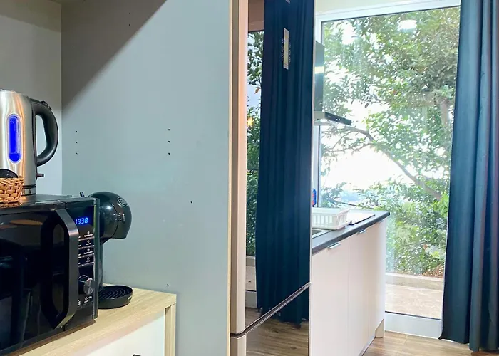 Studio Geek Villa - Open Space - 5M From 5 Top Attractions - Pool All Year Round, Dining Pergola, Barbecue - Funchal Matrix Holiday Home